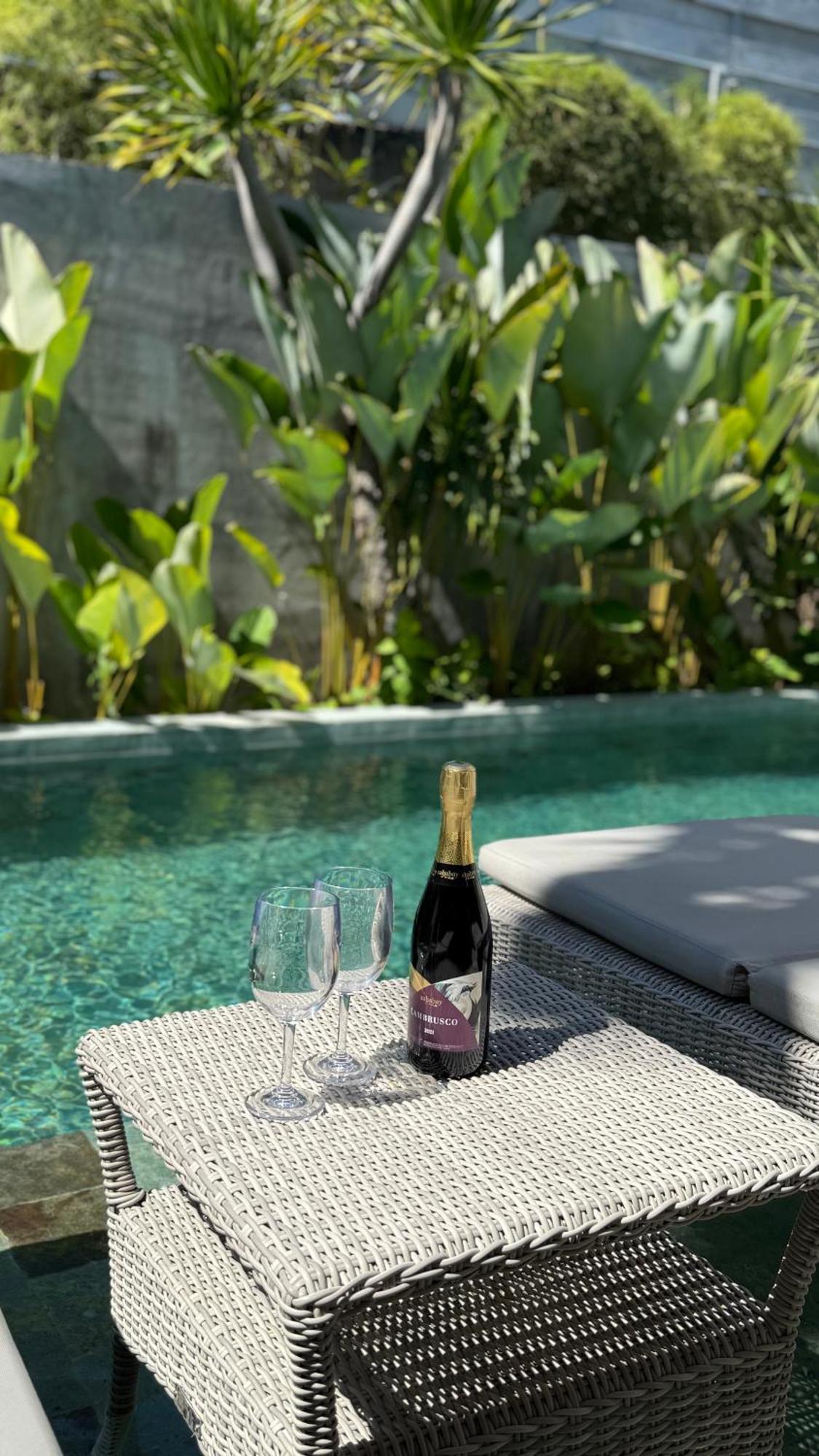 Inspira Seminyak Villa Bagian luar foto